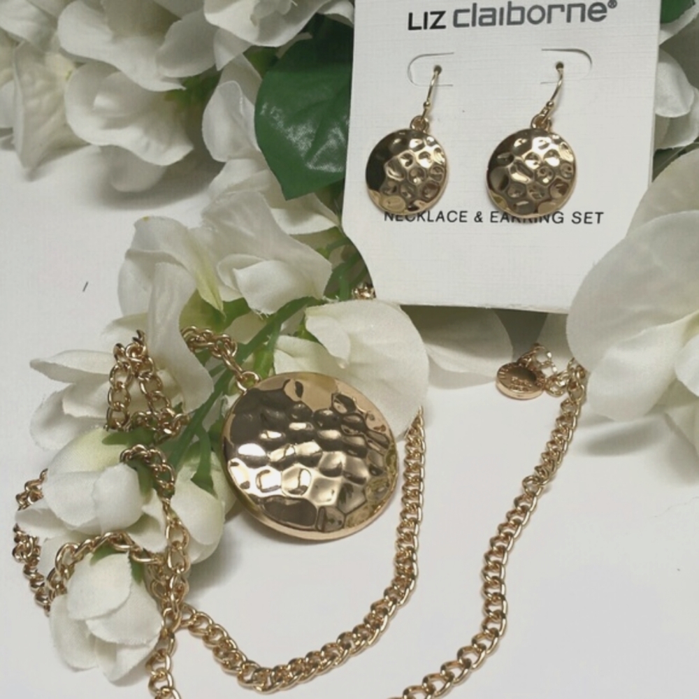Hammered Gold Necklace and Earrings Set - Picture 5 of 7